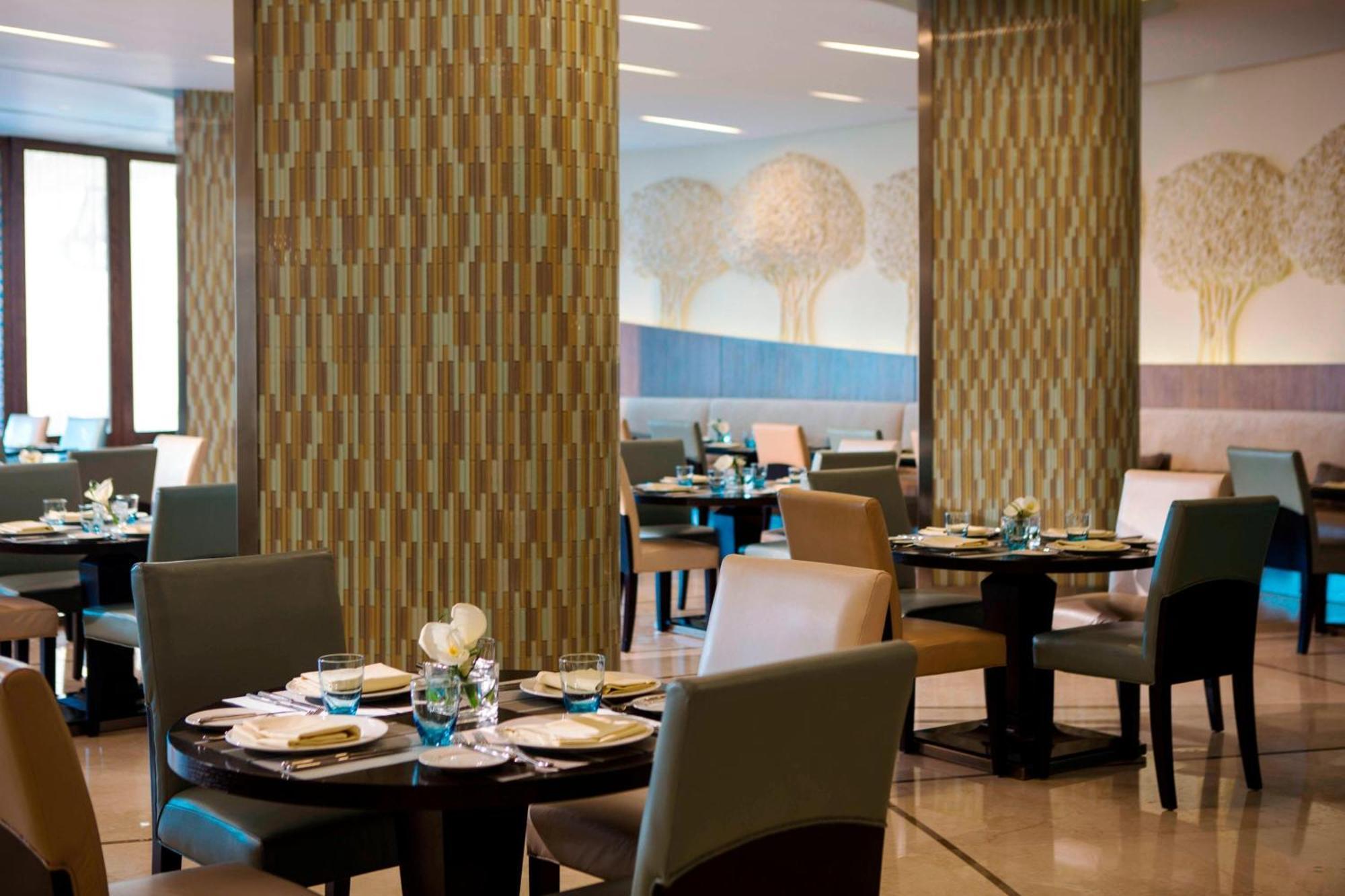 Renaissance Cairo Mirage City Hotel Exterior foto The restaurant